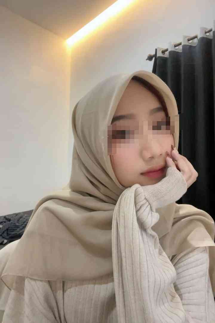 Young Malay woman in hijab, Kuala Lumpur escort service